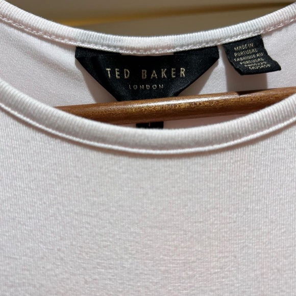 Beautiful Ted Baker Encyclopaedia Floral Midi Dress Pink
UK size 1 = US size 4 - Picture 7 of 7